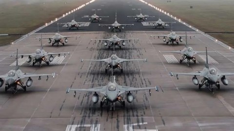 Niderland Ukraynaya 18 ədəd F-16 qırıcısı verəcək