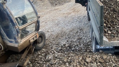 Şəmkirdə çaydan qarışıq suxurlar daşıyanlar CƏRİMƏLƏNDİ