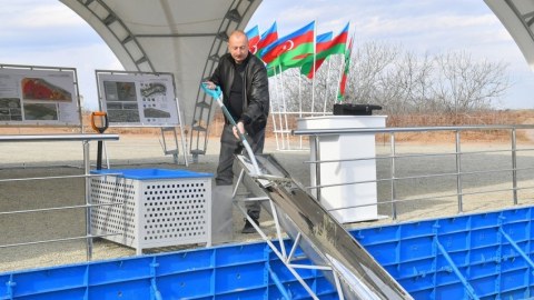 Prezident Baş Qərvənd kəndinin təməlini qoydu