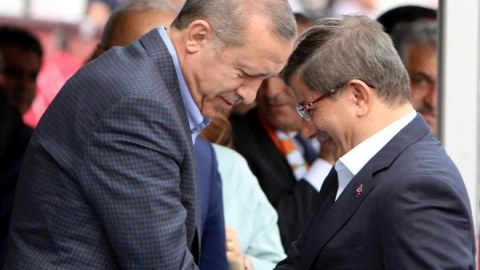 Seçkilərdə iqtidarın namizədini dəstəkləyə bilərik - Davutoğlu