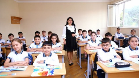 Bakıda 12-ci sinifdə neçə şagird təhsil alır? - AÇIQLAMA