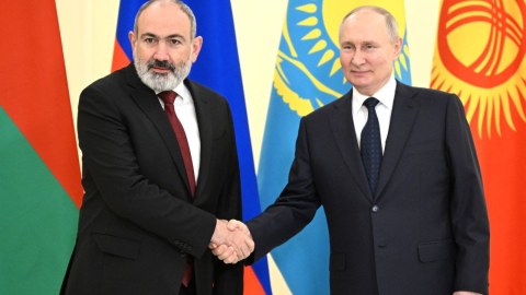 Paşinyan Sankt-Peterburqda: Putinin ona çətin sualları var