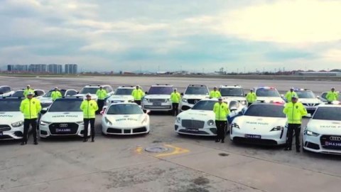 Cinayətkarların bahalı maşınları polislərə verildi - VİDEO