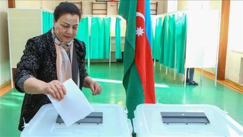 Siyasi partiyalar seçkilərdə kimi DƏSTƏKLƏYƏCƏK...
