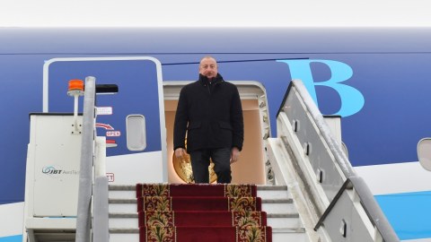 Prezident Sankt-Peterburqa getdi - FOTOLAR