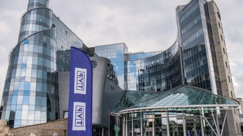 Bu ölkədə dövlət televiziya və radiosu ləğv edildi 