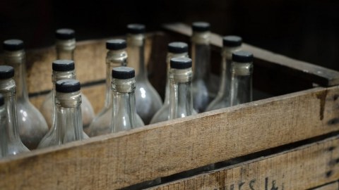 Bu müəssisələr saxta alkoqollu içkilər istehsal edirlər - SİYAHI