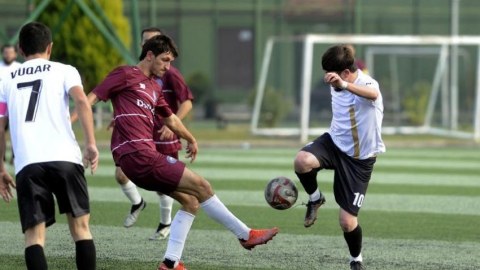 Hakimləri təhqir edən futbolçular cəzalandırıldı