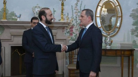 Ceyhun Bayramov Mirzoyanla sərhəddə görüşə bilər