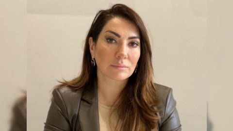 “Uşaqları erkən nikaha itələyənlər sərt cəza almalıdır”