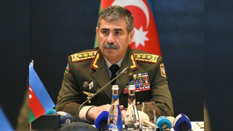 Zakir Həsənov şəxsi heyəti TƏBRİK ETDİ
