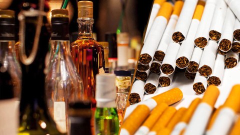 Siqaret və alkoqollu içkilərin aksiz dərəcəsi artırılır