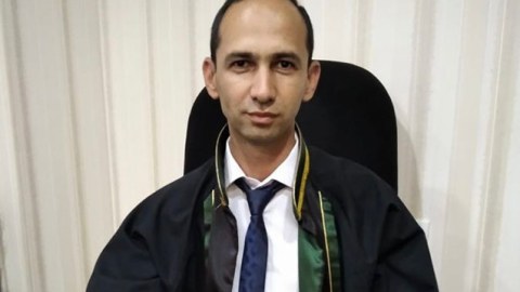 Vəkilin özünü yandırması ilə bağlı cinayət işi açıldı