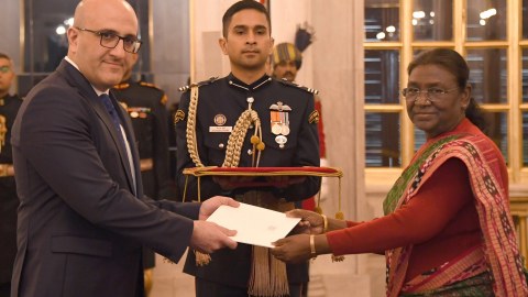 Səfirimiz etimadnaməsini Hindistan Prezidentinə təqdim etdi