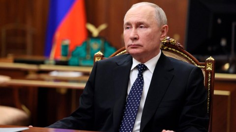 Putinin namizədliyi üçün daha 25 regiondan imzalar toplanıb