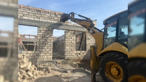 Xəzərin sahilində yeni tikililər SÖKÜLƏCƏK
