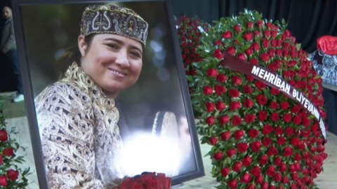 Mehriban Əliyeva Aygün Bəylərin vida mərasiminə əklil göndərdi