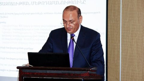 Ermənistanda sabiq nazir məhkəməyə əlil arabasında gətirildi