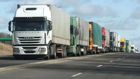 Gömrükdə 176 yük maşını növbə gözləyir
