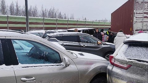 30 maşın toqquşdu - 4 nəfər öldü