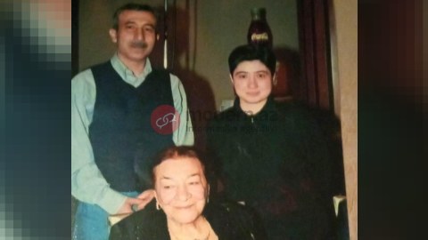 Aygün Hümmətova müəllimi Bəylərlə birgə - Yeni FOTO