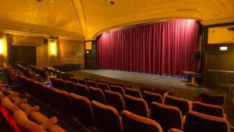 İrəvan Dövlət Dram Teatrının təmiri niyə illərdir yekunlaşmır?