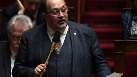 Fransanın senator və deputatları Natəvanın abidəsinə qarşı davranışı pislədilər