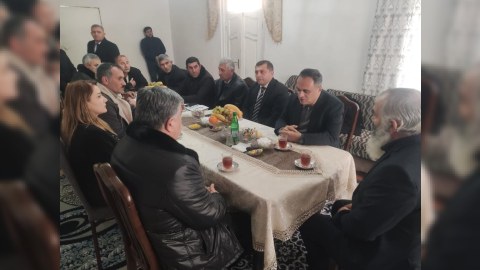 İcra başçısı şəhid atasını ziyarət etdi - FOTO