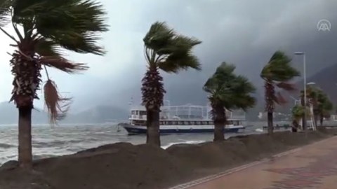 Fırtınalı hava ilə əlaqədar gəmilərə XƏBƏRDARLIQ