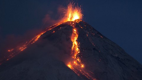 İndoneziyada Merapi vulkanı yenidən PÜSKÜRDÜ