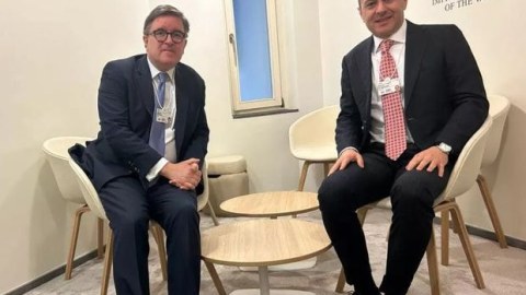 Qriqoryan Blinkenin köməkçisi ilə Bakı-İrəvanı müzakirə etdi