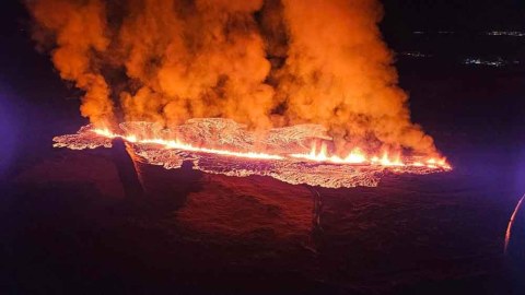 50 ildən bəri ən böyük püskürmə: İslandiyada vulkan çətinliklər yaratdı