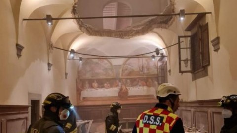 Nikah mərasimində binanın döşəməsi çökdü - 35 nəfər yaralandı