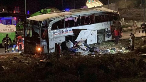 Türkiyədə ağır qəza - 9 nəfər öldü, çoxlu sayda yaralı var - VİDEO