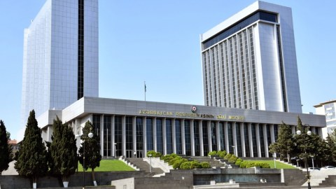 Milli Məclisdə komitə iclası keçirilir