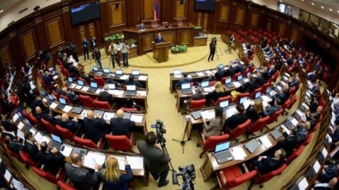 Ermənistan parlamentində “Hərbi xidmət haqqında” qanun layihəsi qəbul olunub