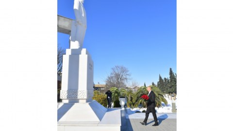 Prezident Lənkəranda Heydər Əliyevin abidəsini ziyarət etdi