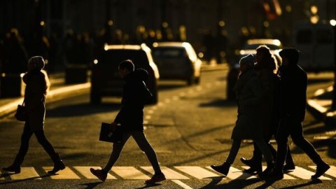Yol polisindən piyadalara tövsiyə - Əlvan geyimlərdən istifadə edin