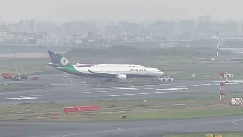 Aeroportda iki təyyarə toqquşdu