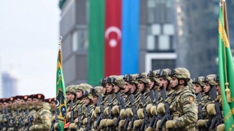 Hərbçilərlə bağlı qanun yenidən DƏYİŞİR