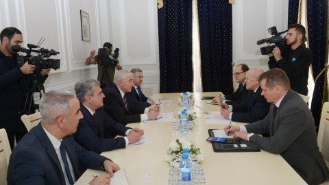 Məzahir Pənahov MDB müşahidəçiləri ilə görüşdü 