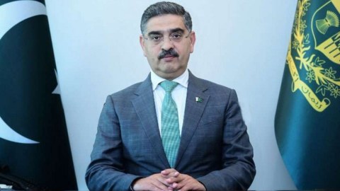 Pakistan hökumətinin rəhbəri İranla gərginliyə görə Davosu tərk etdi