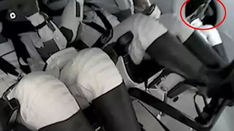 Gezeravcı kosmosda cazibə qüvvəsini belə yoxladı - VİDEO