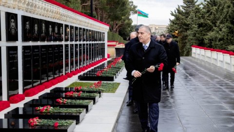 DTX əməkdaşları Şəhidlər Xiyabanını ziyarət etdi 