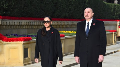 İlham Əliyev və xanımı Şəhidlər Xiyabanını ziyarət etdi - FOTOLAR