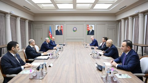 Əli Əsədov BP rəsmisi ilə görüşdü