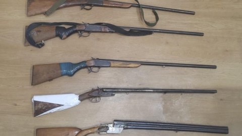 Qanunsuz silahları polisə təhvil verdilər