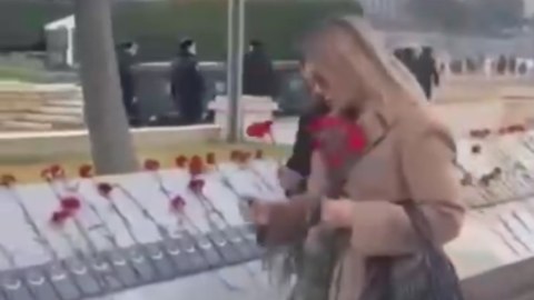 Sibel Can Şəhidlər Xiyabanında - VİDEO