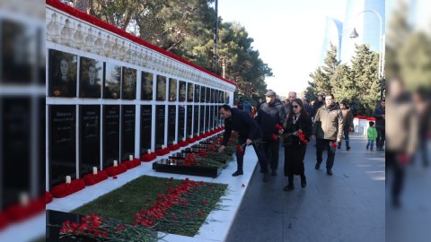 ETSN kollektivi Şəhidlər xiyabanını ziyarət edib - FOTO