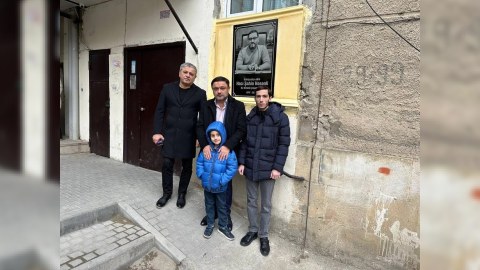 Hacı Şahinin barelyefi qoyuldu - FOTO